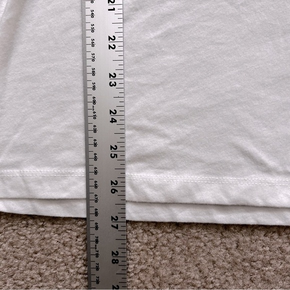 Aretha Franklin Graphic Short Sleeve Crewneck Tee - Picture 8 of 8